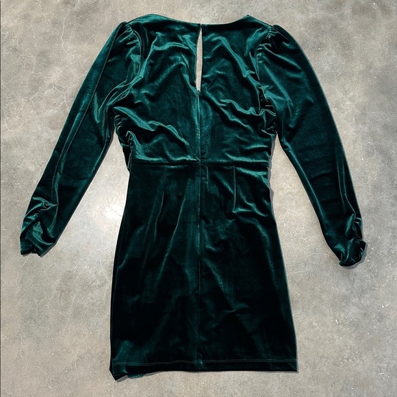 NWT Adelyn Rae Emerald Green Velvet Wrap Dress - Picture 7 of 9